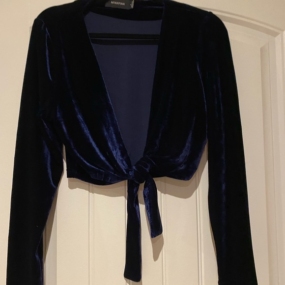 Mink Pink midnight hour tie front crop top in navy velvet! Size L - Picture 2 of 3